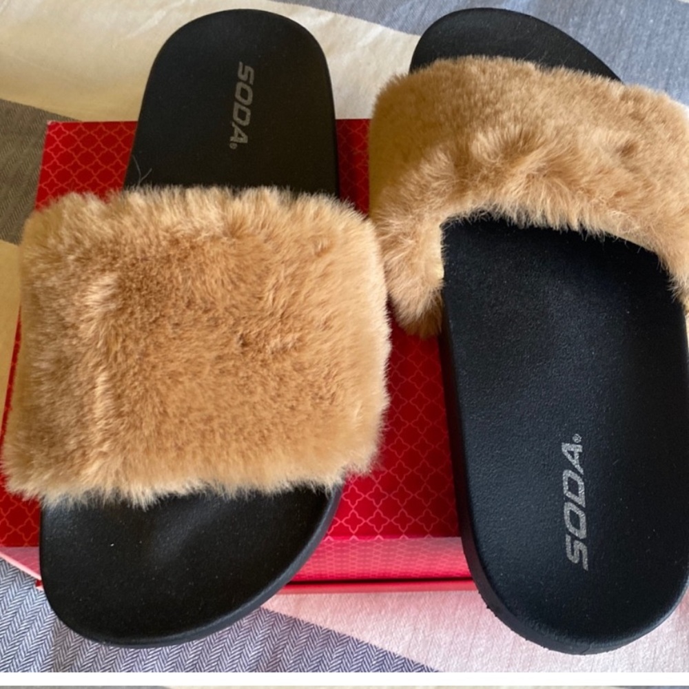 Calvin Faux Fur Slides - Picture 8 of 9